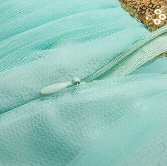 Beautiful dress with sequins bow on back - Picture 2 of 3